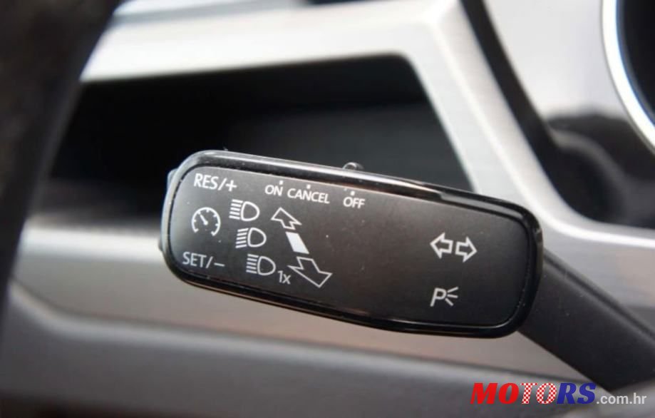 2021' Volkswagen Touran 2.0 Tdi photo #2