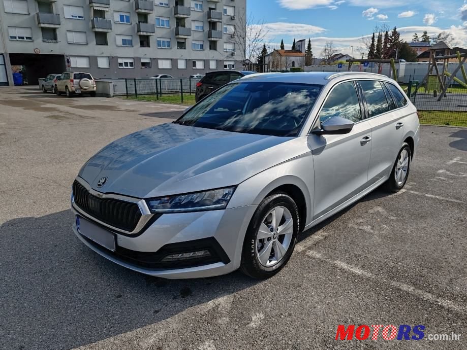 2020' Skoda Octavia Combi photo #3