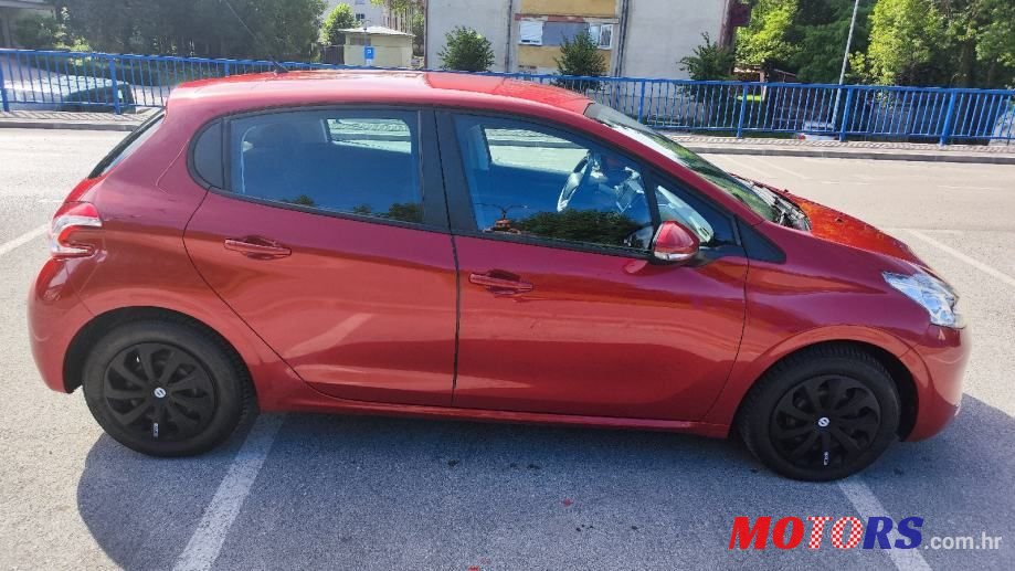 2014' Peugeot 208 1,2 Vti photo #4