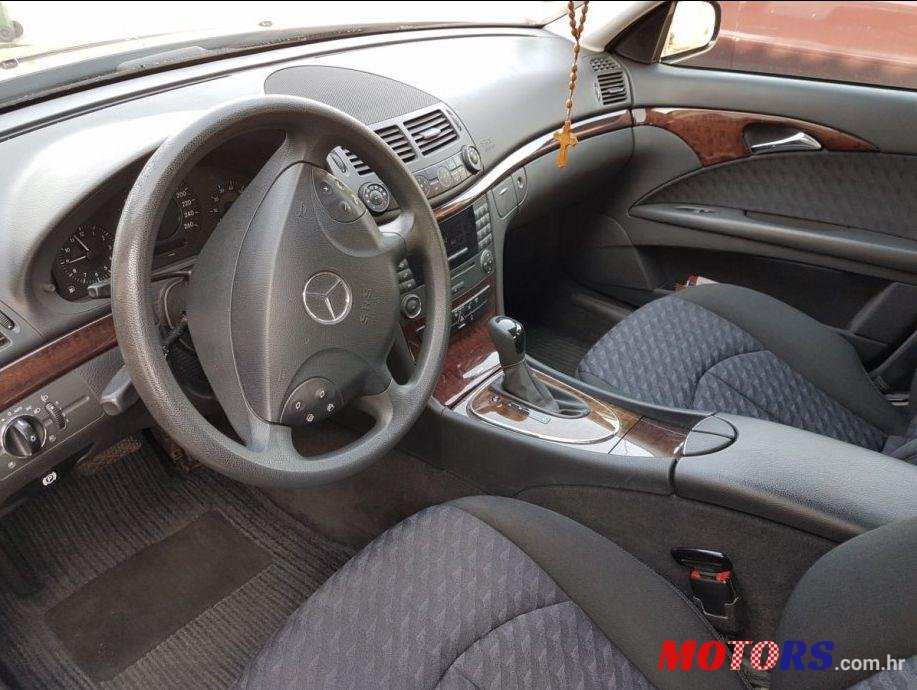 2006' Mercedes-Benz E-Class 200 photo #4