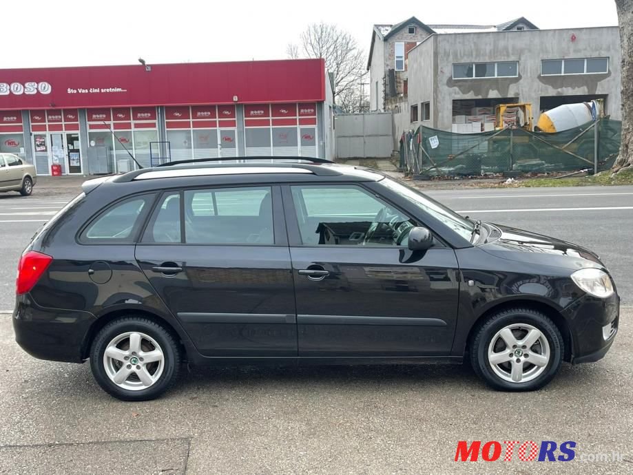 2009' Skoda Fabia Combi photo #3
