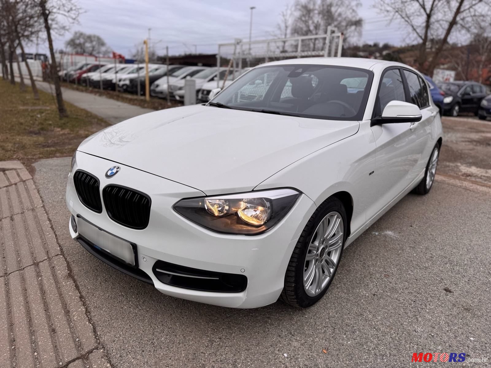 2012' BMW Serija 1 116I Sport photo #1