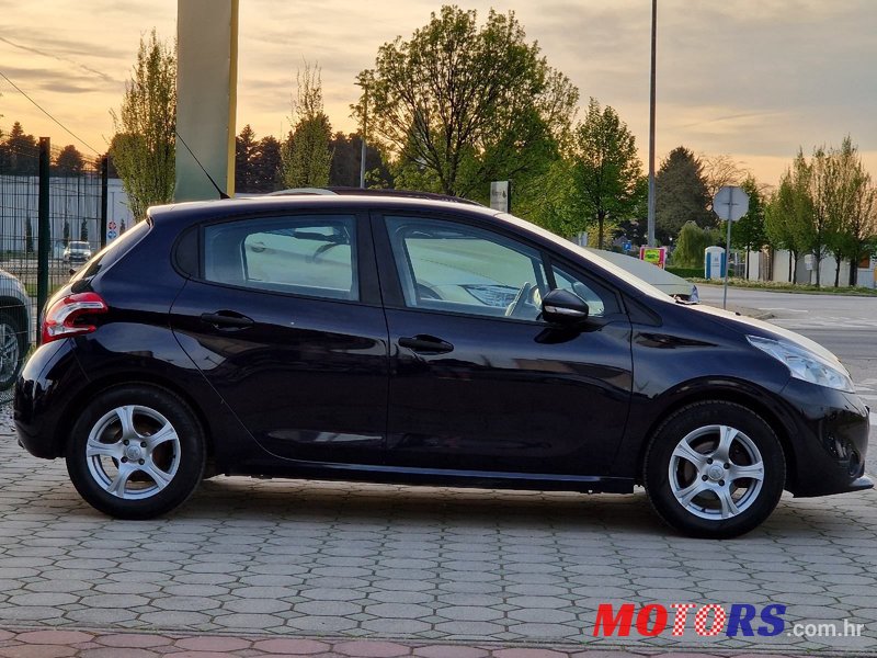 2013' Peugeot 208 1,0 Vti photo #5
