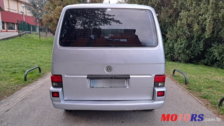 2002' Volkswagen Transporter Kombi photo #6