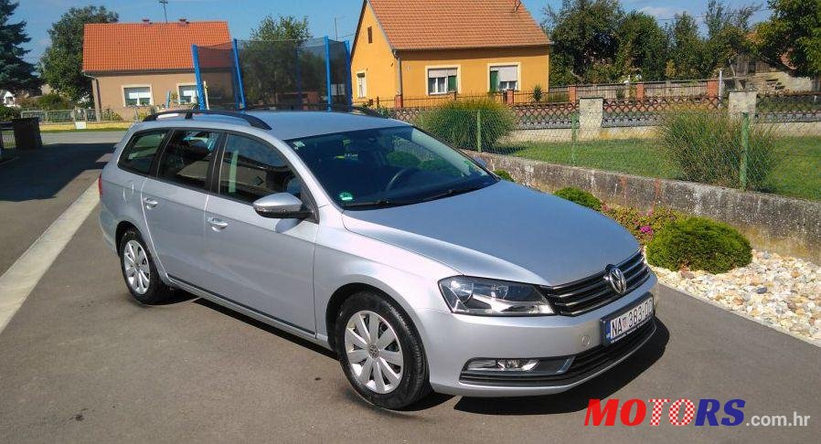 2011' Volkswagen Passat Variant photo #1