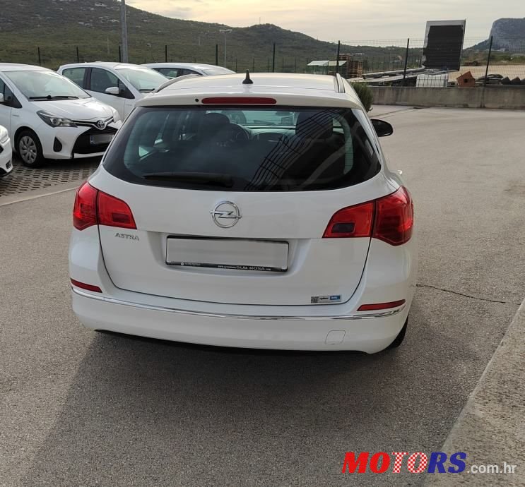 2014' Opel Astra Karavan photo #4