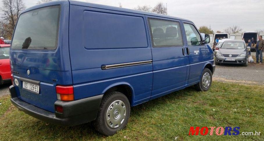 2002' Volkswagen Transporter 2.5 Tdi photo #1