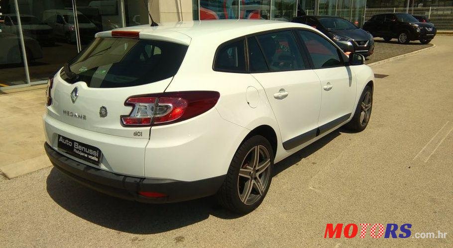 2011' Renault Megane Grandtour photo #1