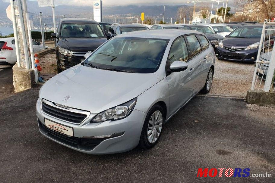 2008' Volkswagen 308 Sw photo #1