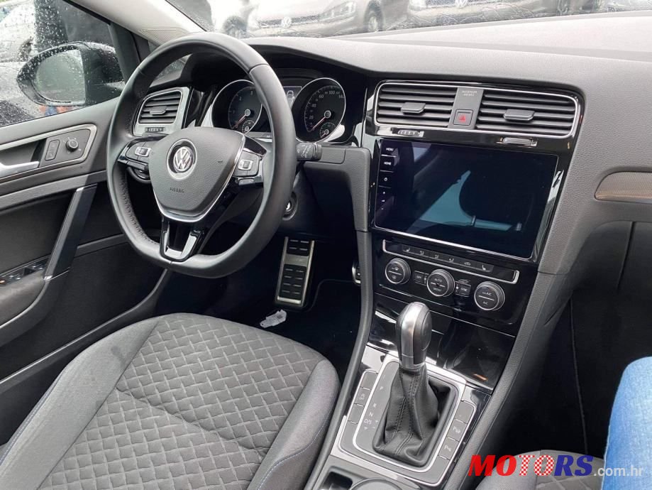 2019' Volkswagen Golf 7 Variant photo #3