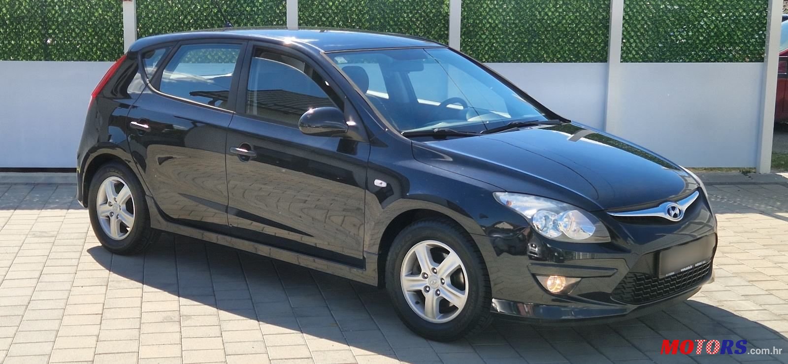 2011' Hyundai i30 1,4 16V photo #2