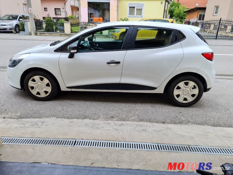 2015' Renault Clio photo #6
