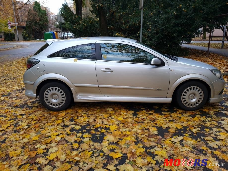 2009' Opel Astra Sport photo #3