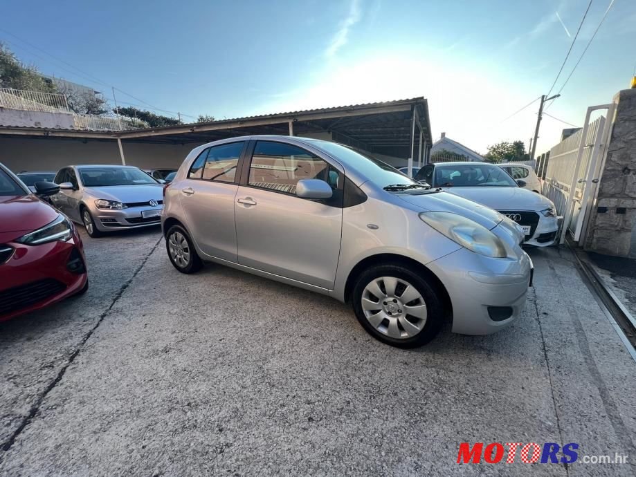 2009' Toyota Yaris photo #4