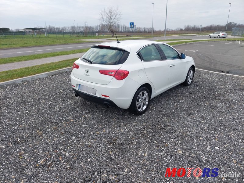 2011' Alfa Romeo Giulietta 2,0 photo #3