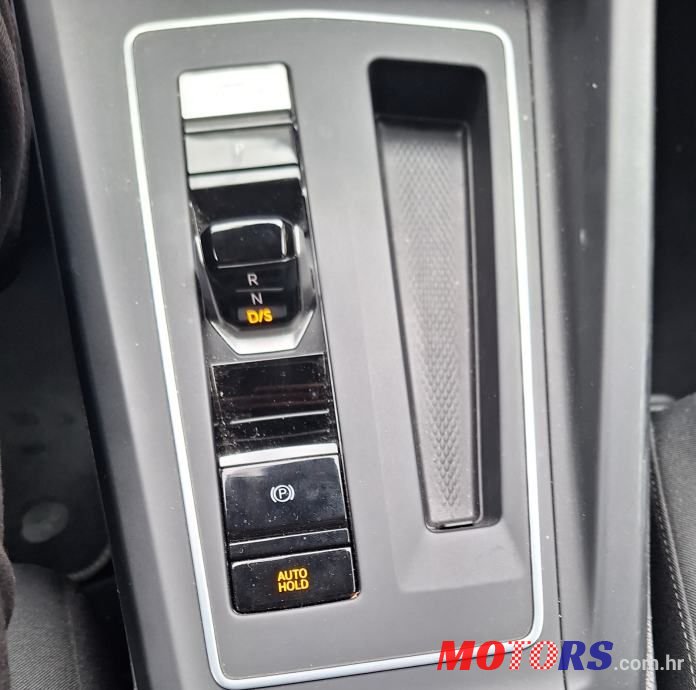 2021' Volkswagen Golf VIII 2,0 Tdi photo #5