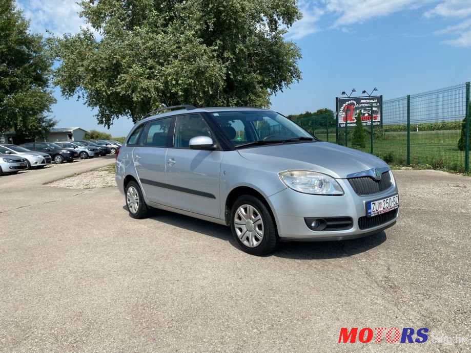 2009' Skoda Fabia Combi photo #1