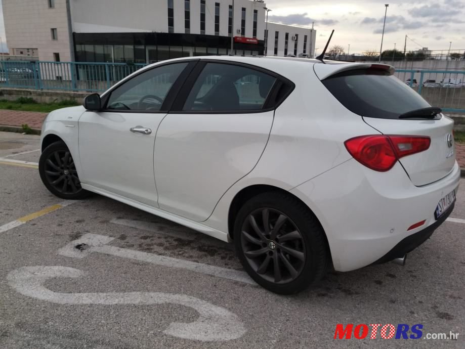 2014' Alfa Romeo Giulietta 2,0 photo #5