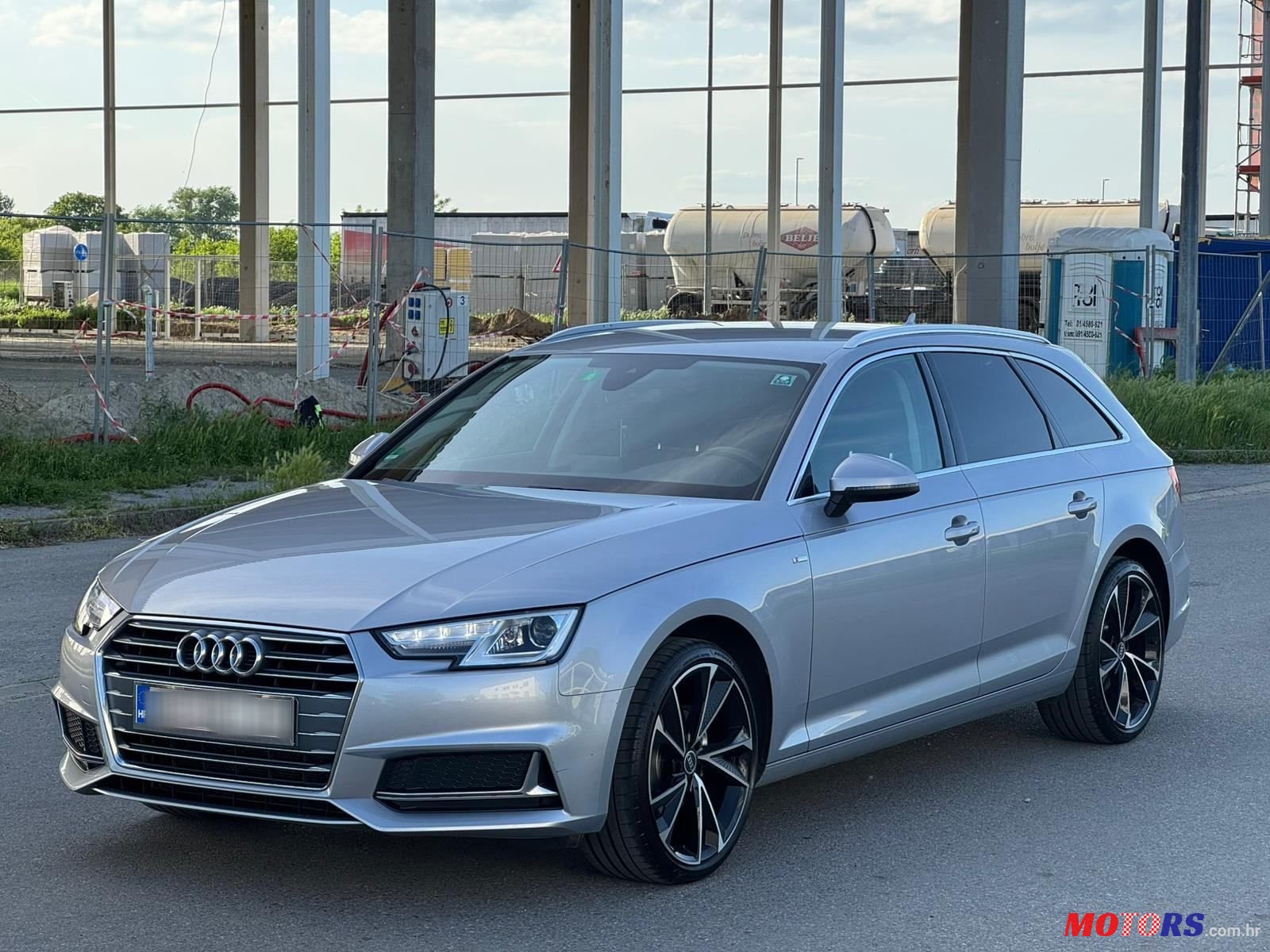 2019' Audi A4 Avant photo #1