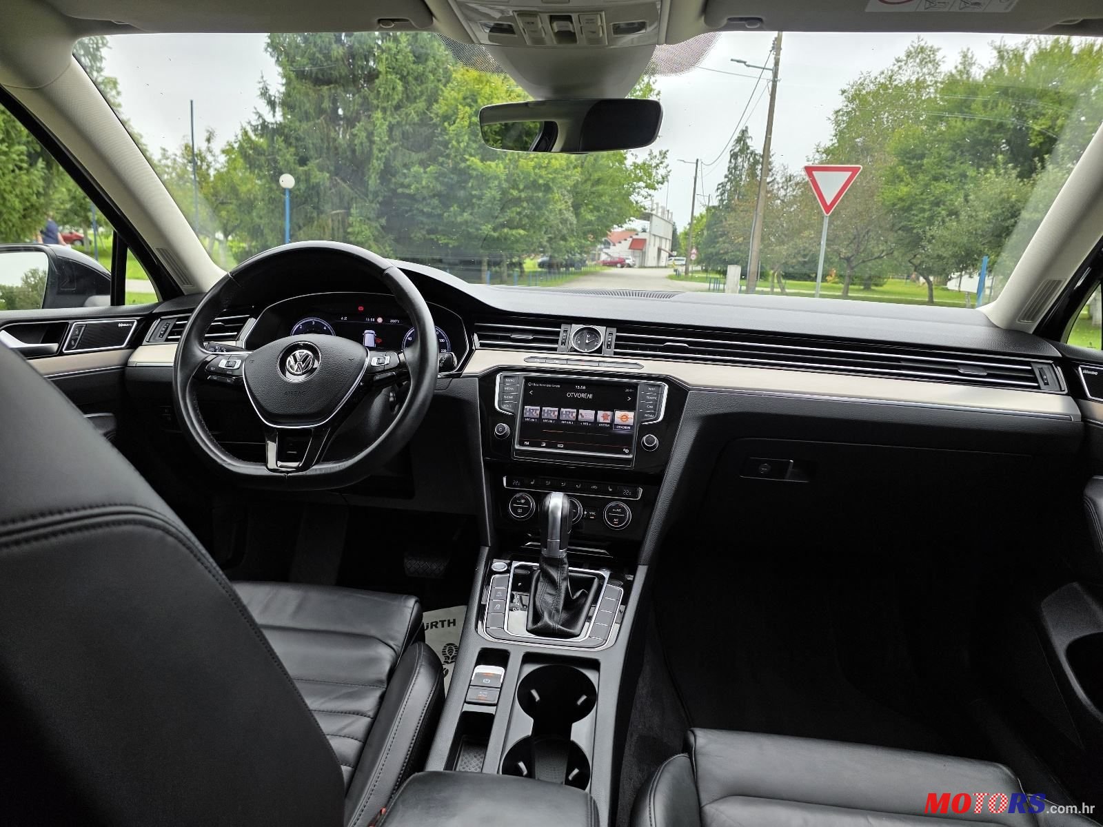 2016' Volkswagen Passat Variant photo #6