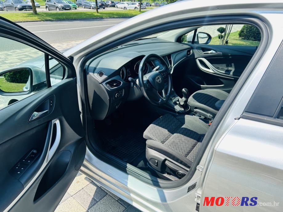 2018' Opel Astra Karavan photo #6