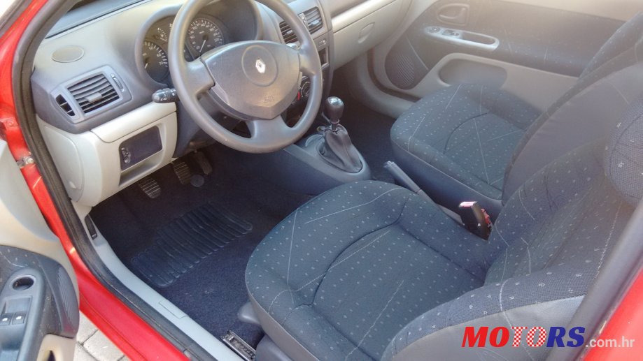 2002' Renault Clio photo #2