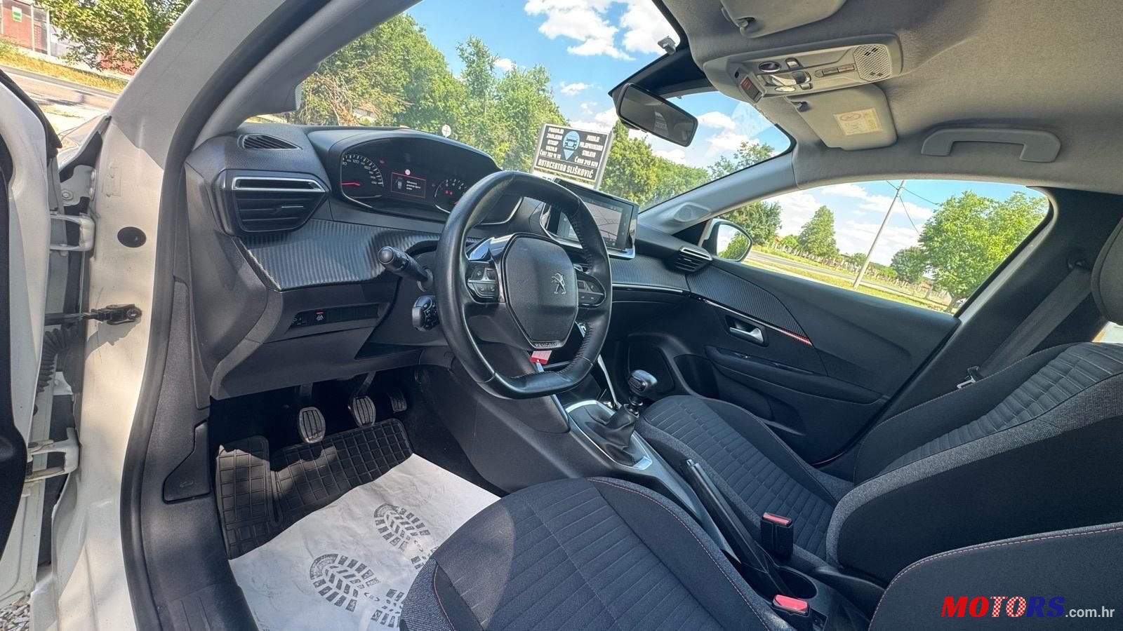 2020' Peugeot 208 1,2 Puretech photo #2