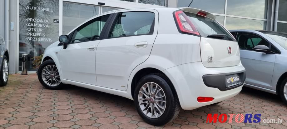 2011' Fiat Punto Evo photo #3
