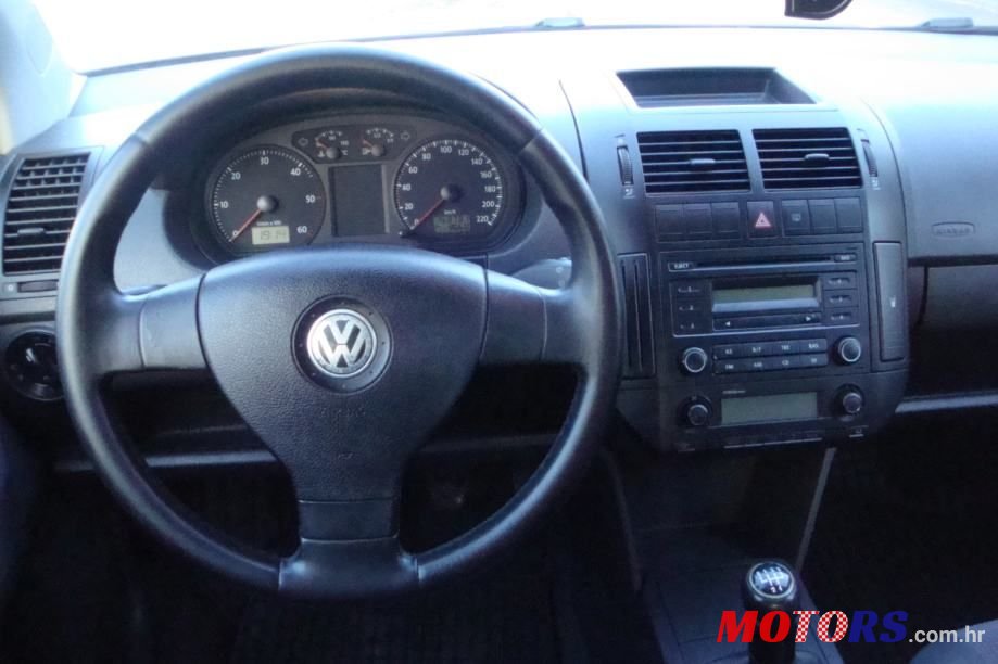 2007' Volkswagen Polo photo #5
