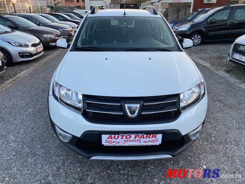 2014' Dacia Sandero photo #6