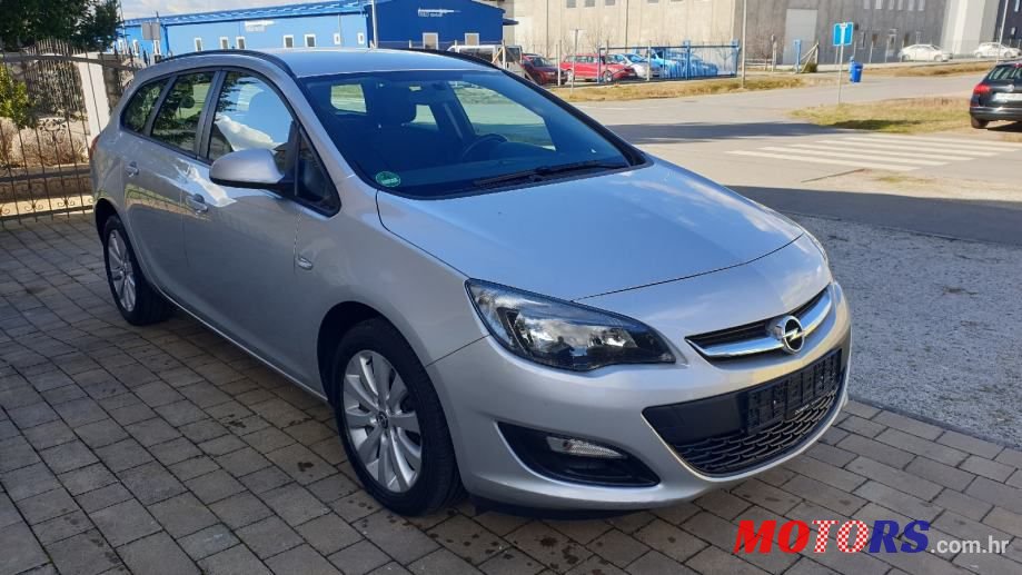 2015' Opel Astra Karavan photo #2
