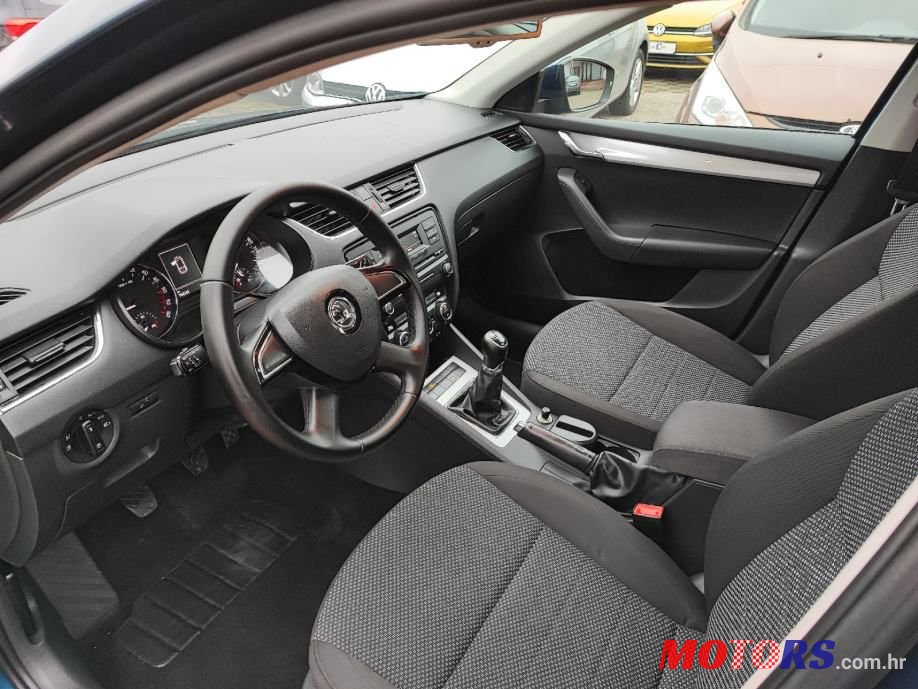 2013' Skoda Octavia Combi photo #5