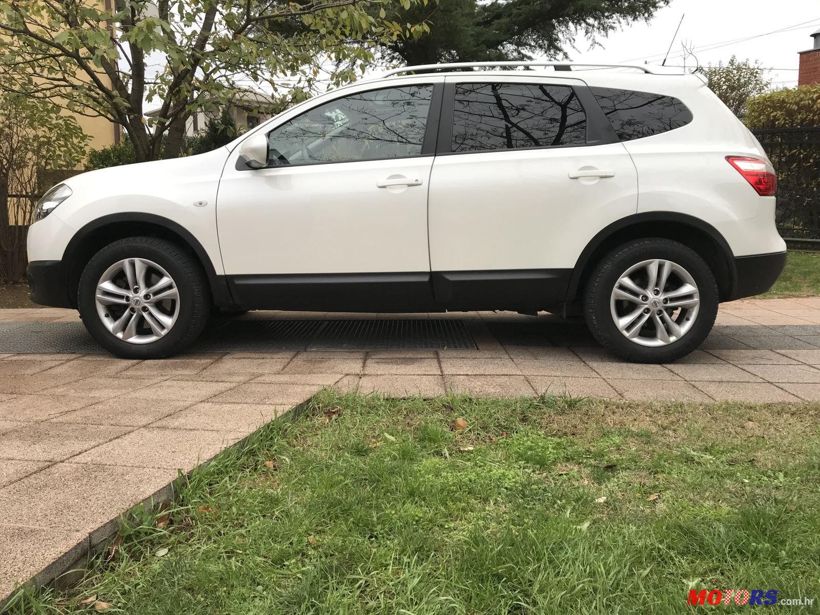 2014' Nissan Qashqai+2 4x4 photo #2