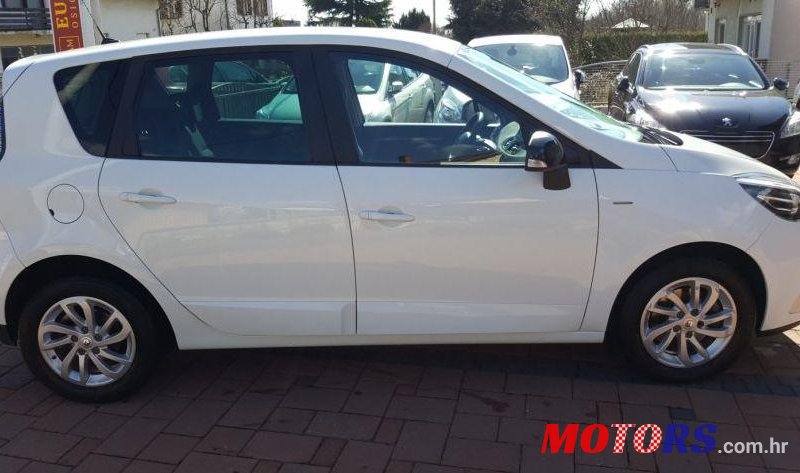 2016' Renault Scenic 1.5 Dci Limited photo #2