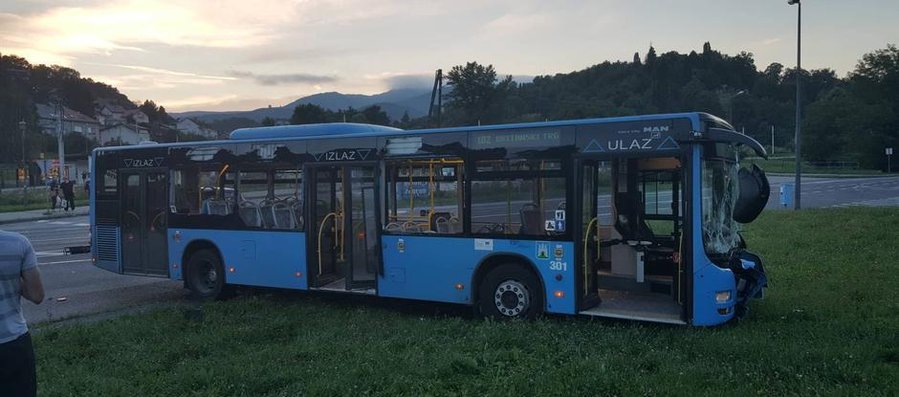 Zetov bus se zabio u stup na Mihaljevcu: Vozač je u šoku