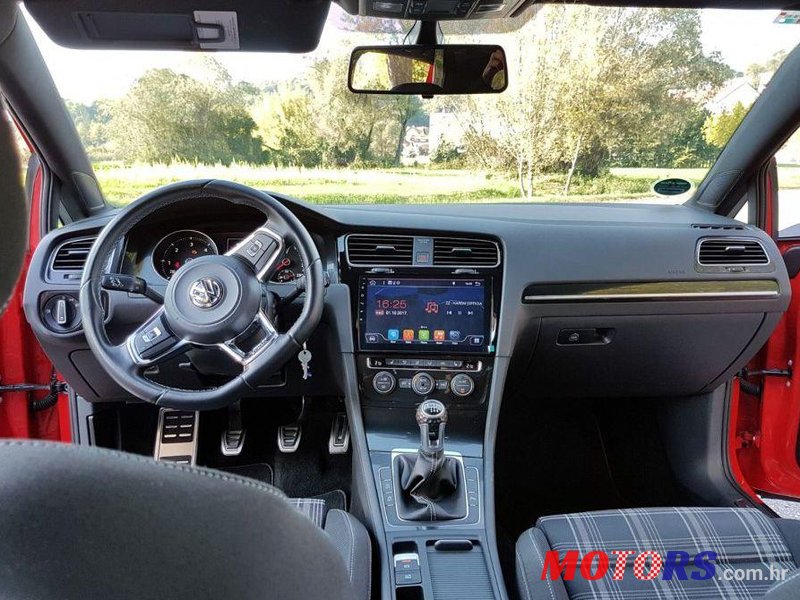 2013' Volkswagen Golf VII 2.0 Gtd photo #2
