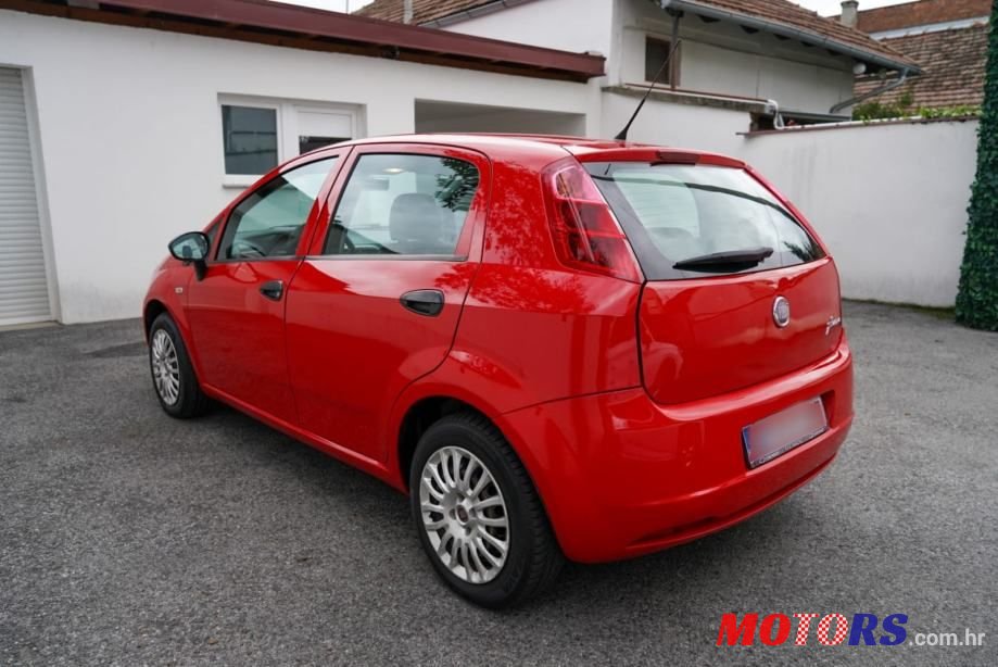 2011' Fiat Grande Punto 1,4 photo #5