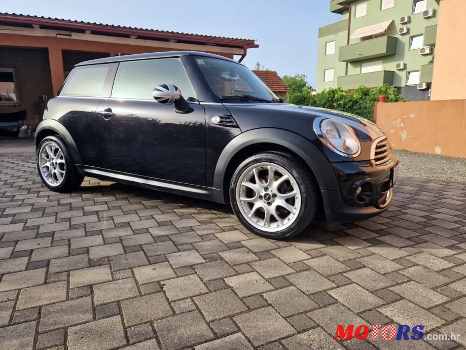2011' MINI Cooper photo #5