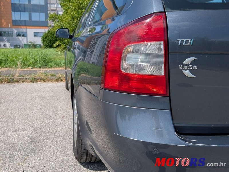 2012' Skoda Octavia Combi photo #5