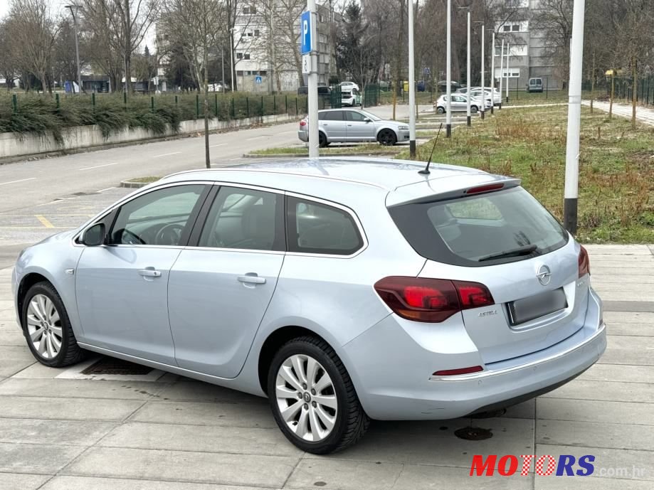 2015' Opel Astra Karavan photo #3