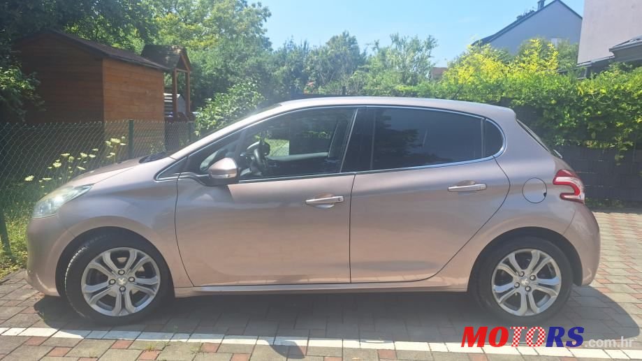 2014' Peugeot 208 1.6. Hdi photo #2