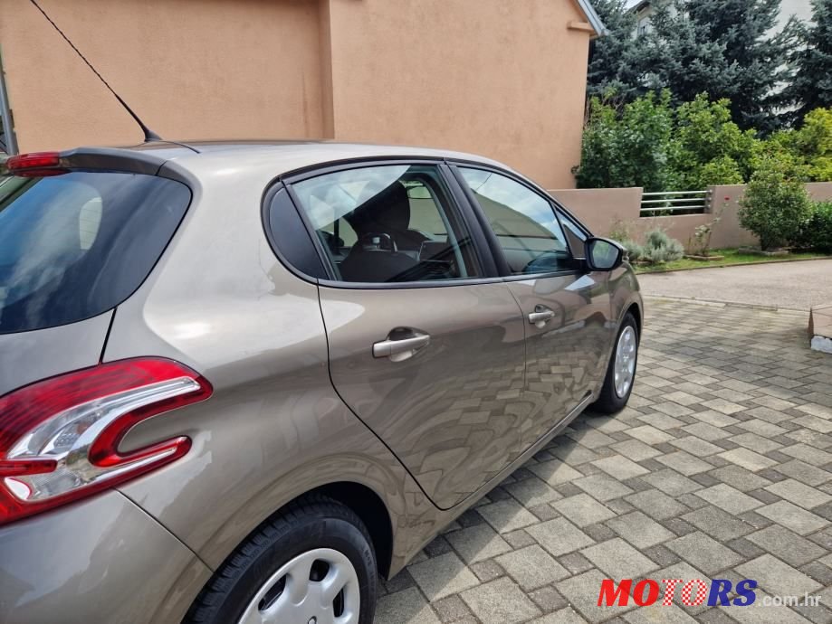 2013' Peugeot 208 1.4 photo #6