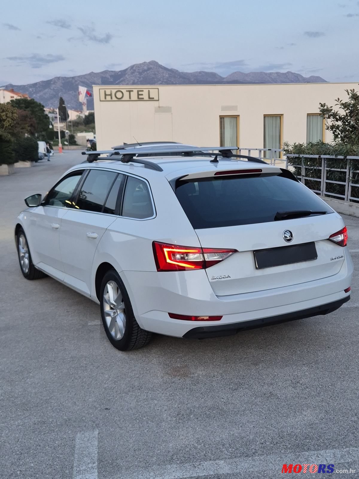 2017' Skoda Superb Combi photo #5