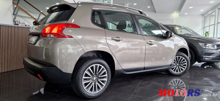 2014' Peugeot 2008 1,2 Vti photo #5