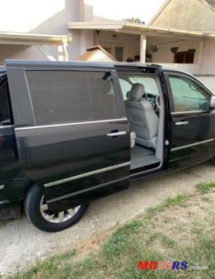 2008' Chrysler Grand Voyager photo #6