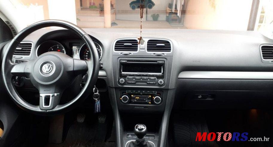 2011' Volkswagen Golf VI 1,6 Tdi photo #1