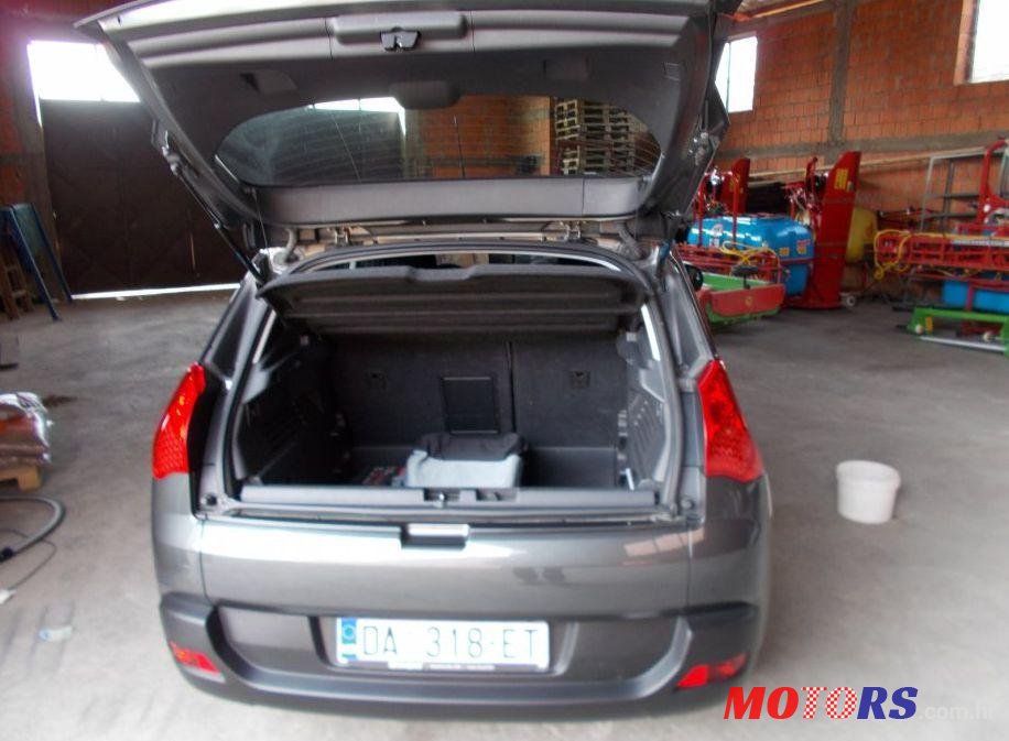 2014' Peugeot 3008 1,6 Hdi photo #1