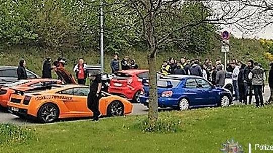 Njemačka: Policija prekinula jurnjavu više od 100 sportskih vozila na autocesti