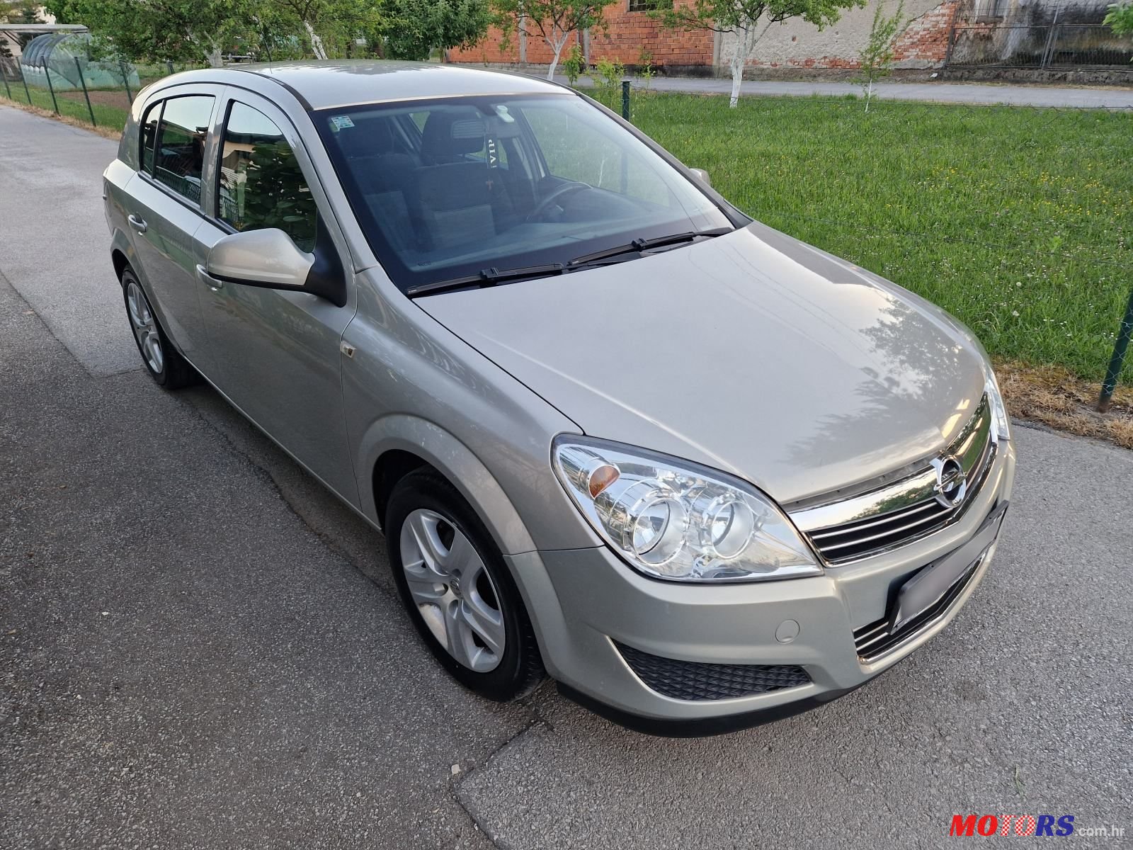 2010' Opel Astra 1,6 16V photo #2