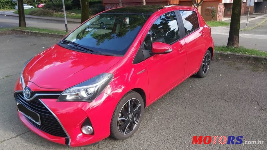 2015' Toyota Yaris Hybrid photo #1